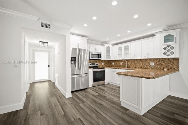 6832 W 2nd Ct, Hialeah, FL 33014