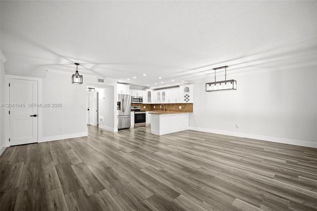 6832 W 2nd Ct, Hialeah, FL 33014