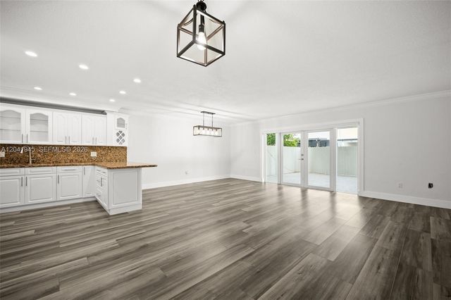 6832 W 2nd Ct, Hialeah, FL 33014