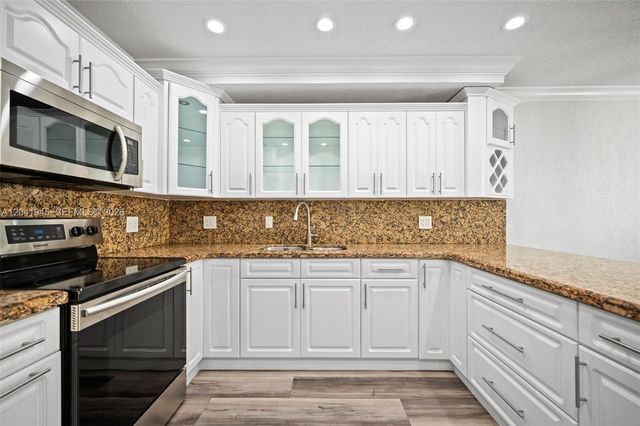 6832 W 2nd Ct, Hialeah, FL 33014