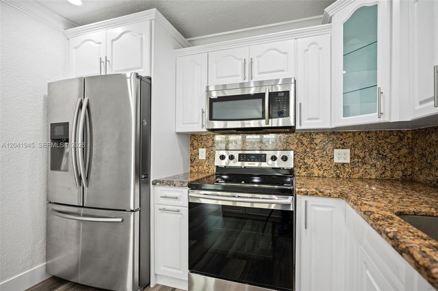 6832 W 2nd Ct, Hialeah, FL 33014