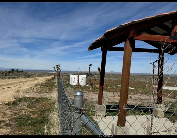 136 E Avenue W8, Pearblossom, CA 93553