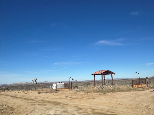136 E Avenue W8, Pearblossom, CA 93553
