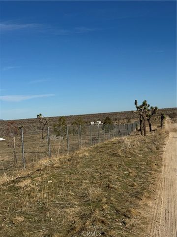136 E Avenue W8, Pearblossom, CA 93553