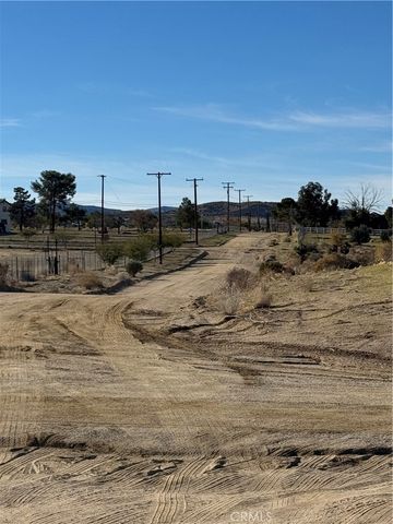 136 E Avenue W8, Pearblossom, CA 93553