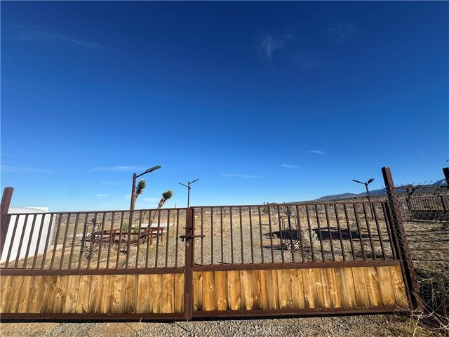 136 E Avenue W8, Pearblossom, CA 93553