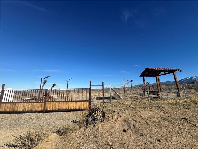 136 E Avenue W8, Pearblossom, CA 93553