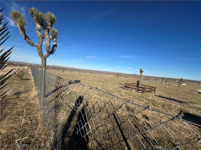 136 E Avenue W8, Pearblossom, CA 93553