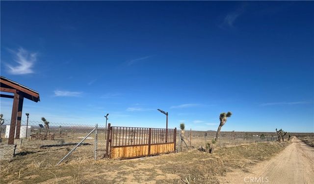 136 E Avenue W8, Pearblossom, CA 93553