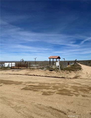 136 E Avenue W8, Pearblossom, CA 93553