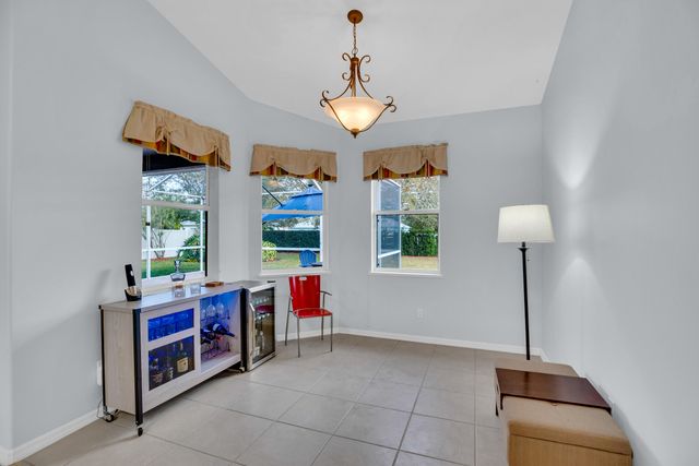 240 SW Champagne Ct Court SW, Vero Beach, FL 32968