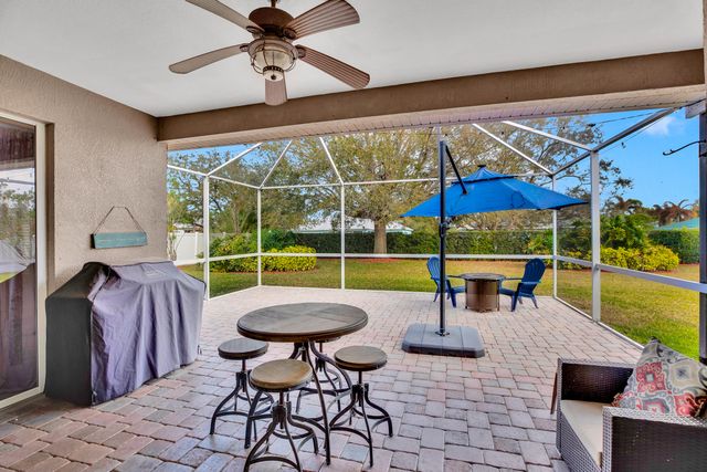 240 SW Champagne Ct Court SW, Vero Beach, FL 32968