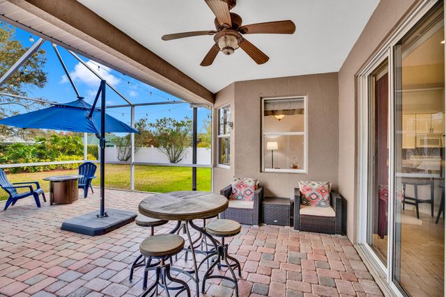240 SW Champagne Ct Court SW, Vero Beach, FL 32968