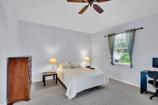 240 SW Champagne Ct Court SW, Vero Beach, FL 32968