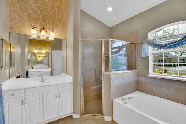 240 SW Champagne Ct Court SW, Vero Beach, FL 32968