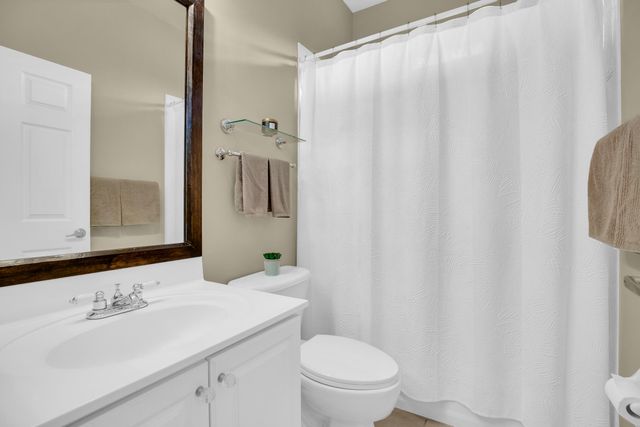 240 SW Champagne Ct Court SW, Vero Beach, FL 32968