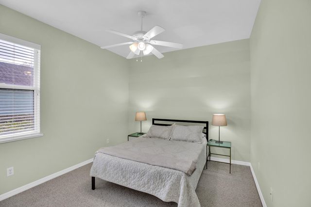 240 SW Champagne Ct Court SW, Vero Beach, FL 32968