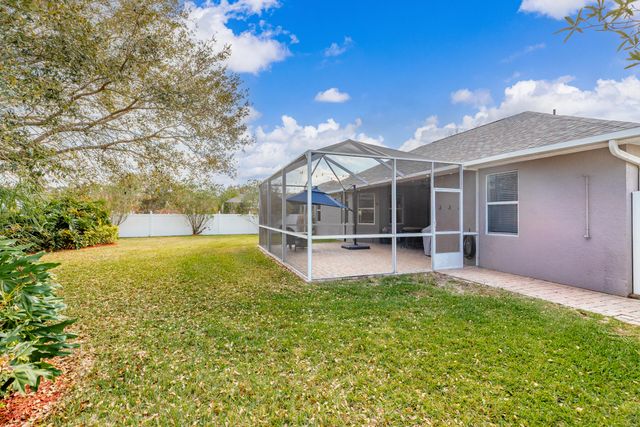 240 SW Champagne Ct Court SW, Vero Beach, FL 32968
