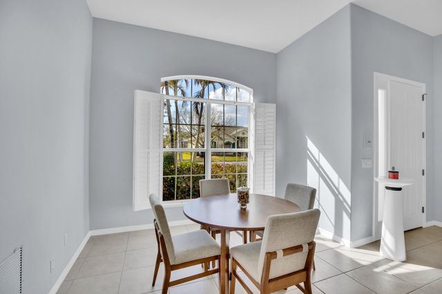 240 SW Champagne Ct Court SW, Vero Beach, FL 32968