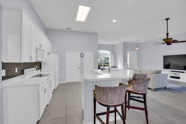 240 SW Champagne Ct Court SW, Vero Beach, FL 32968