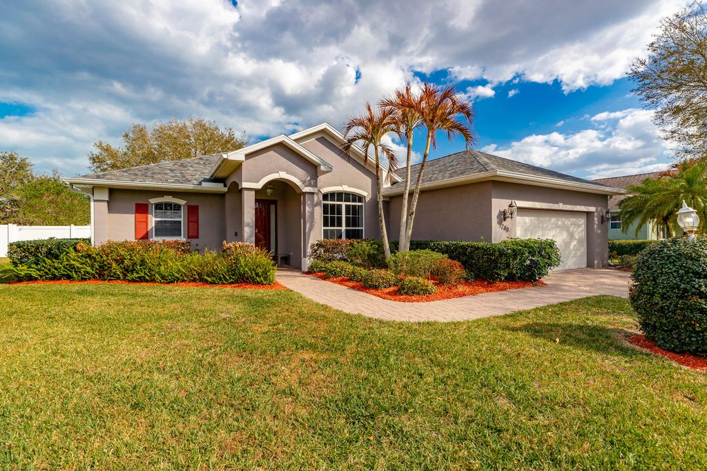 240 SW Champagne Ct Court SW, Vero Beach, FL 32968