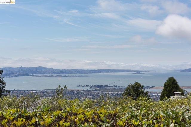 1064 Overlook Rd, Berkeley, CA 94708