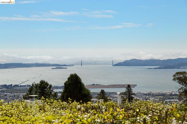1064 Overlook Rd, Berkeley, CA 94708