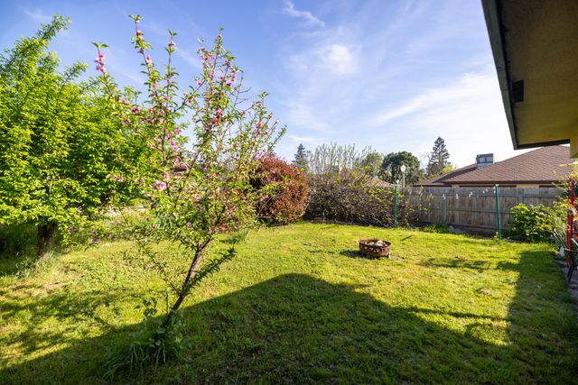 1352 N M Street, Tulare, CA 93274