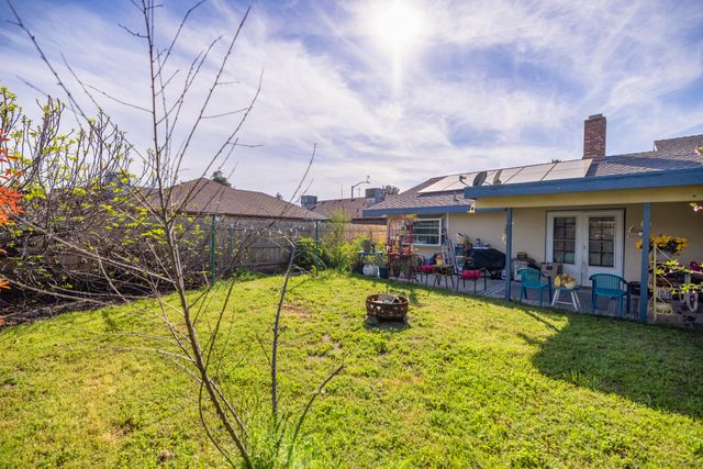 1352 N M Street, Tulare, CA 93274