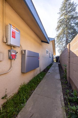 1352 N M Street, Tulare, CA 93274