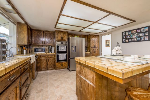 1352 N M Street, Tulare, CA 93274