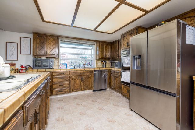 1352 N M Street, Tulare, CA 93274