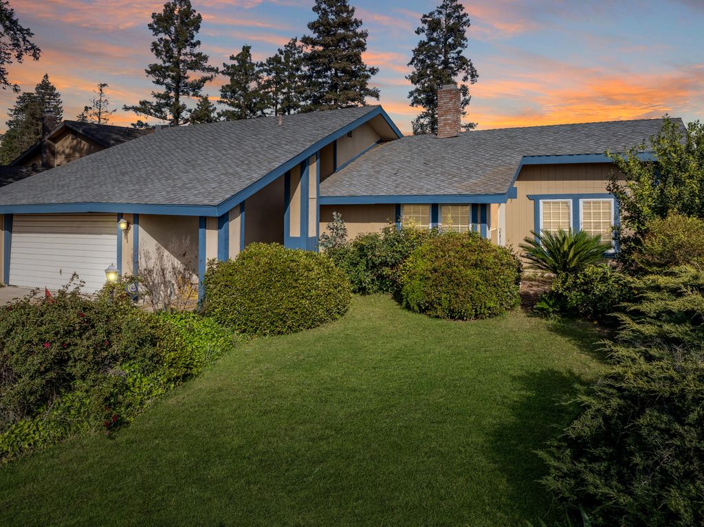 1352 N M Street, Tulare, CA 93274