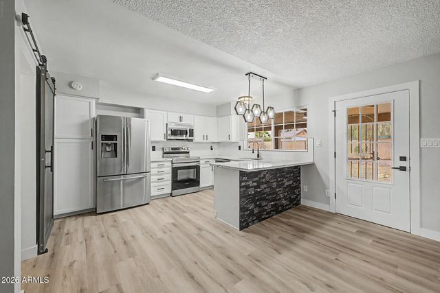 3008 W ANGELA Drive, Phoenix, AZ 85053