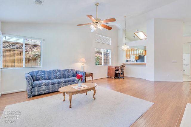 1817 Brooks Ct, Los Banos, CA 93635