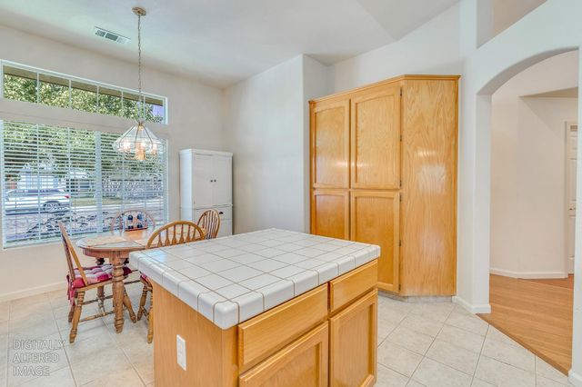 1817 Brooks Ct, Los Banos, CA 93635