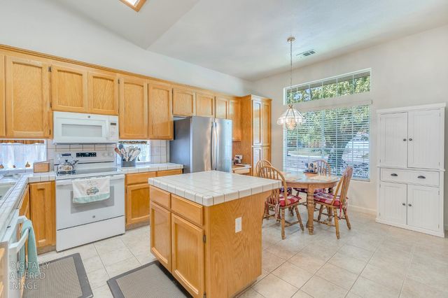 1817 Brooks Ct, Los Banos, CA 93635