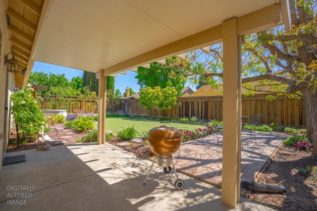 1817 Brooks Ct, Los Banos, CA 93635