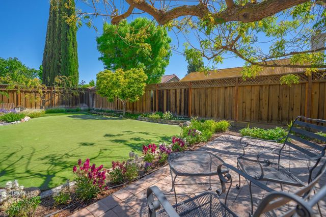 1817 Brooks Ct, Los Banos, CA 93635