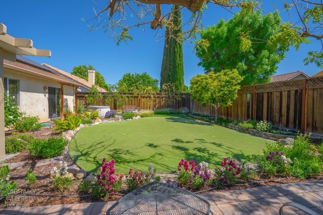 1817 Brooks Ct, Los Banos, CA 93635