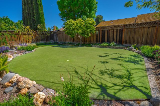 1817 Brooks Ct, Los Banos, CA 93635