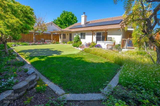 1817 Brooks Ct, Los Banos, CA 93635