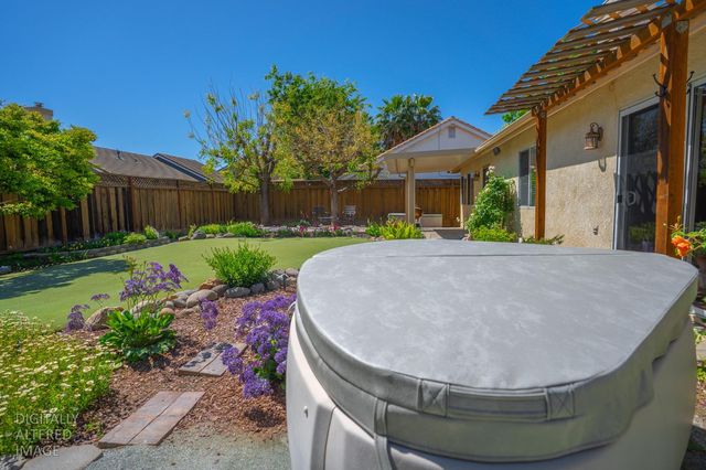 1817 Brooks Ct, Los Banos, CA 93635