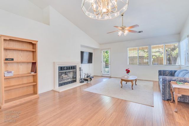 1817 Brooks Ct, Los Banos, CA 93635