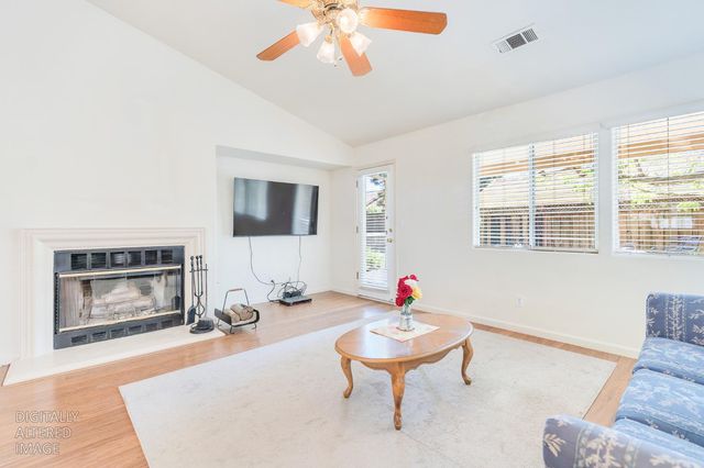 1817 Brooks Ct, Los Banos, CA 93635