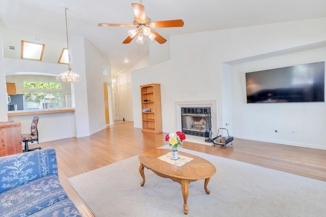 1817 Brooks Ct, Los Banos, CA 93635