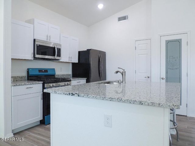 340 BELMORE Avenue, San Elizario, TX 79849