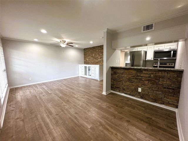 5333 Richmond Avenue 10, Houston, TX 77056