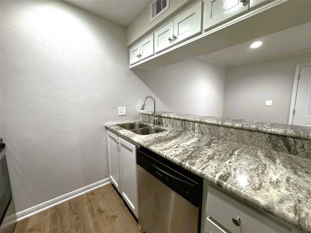 5333 Richmond Avenue 10, Houston, TX 77056