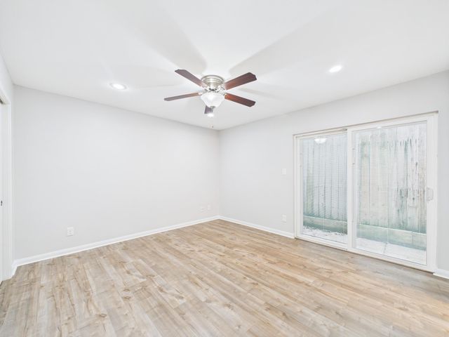 5333 Richmond Avenue 10, Houston, TX 77056